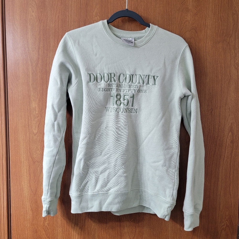 BOGO Pacific & Co. Door County Wisconsin Embroidered Crewneck Sweatshirt Size S